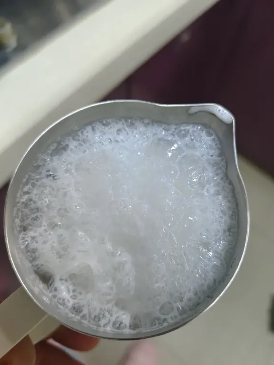 有人废了一百多盒奶才拉出大白心，有人1升奶练了60多杯：对完20多篇练拉花帖和几千条评论，我理清了7种替代练法、2个陷阱和一条不断奶路线