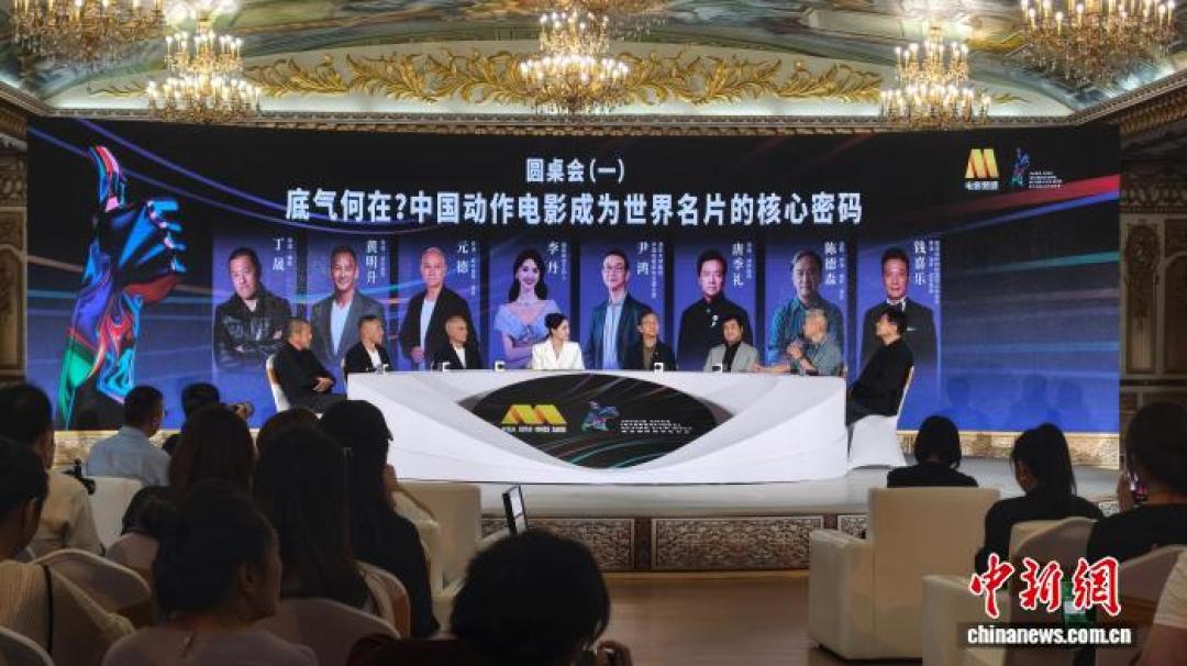 成龙两年前哽咽说市场不再需要动作演员，这个夏天成家班50周年却接了蜘蛛侠的活：动作片传承的8个线索