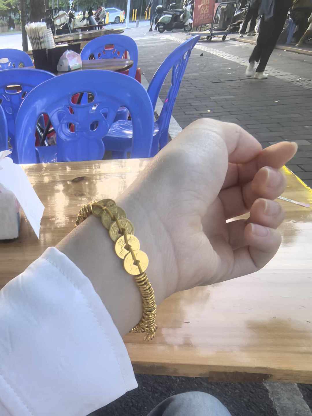 金饰克价一个月跳涨超100元：手里的旧金，持有、换新还是加仓？先把三笔账算清