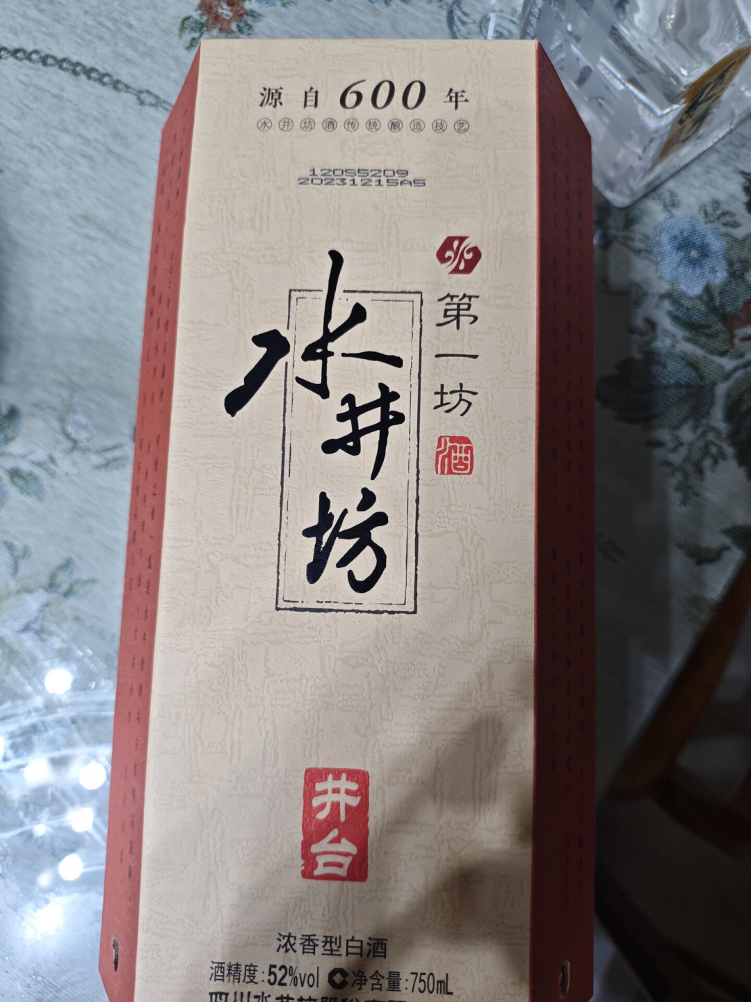 都在整箱捡漏跌麻的水井坊,但“存”和“囤”是两回事:哪几瓶值得放两三年,哪几瓶趁早喝