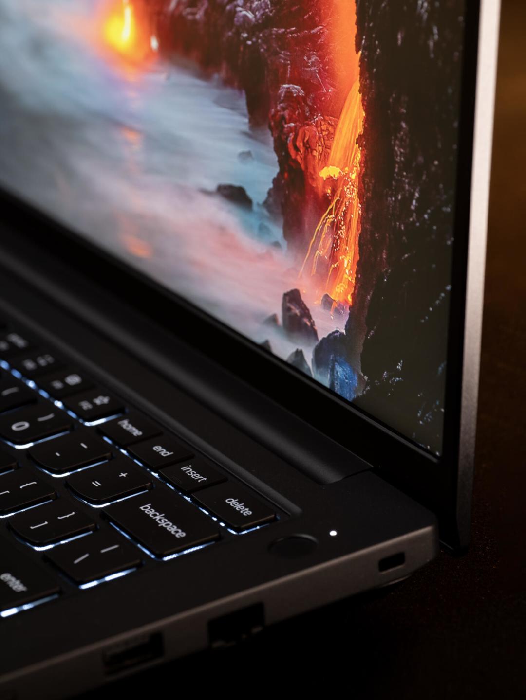 内存一年暴涨500%,ThinkPad 的内存分成三种:锁死的、能换的、正在消失的