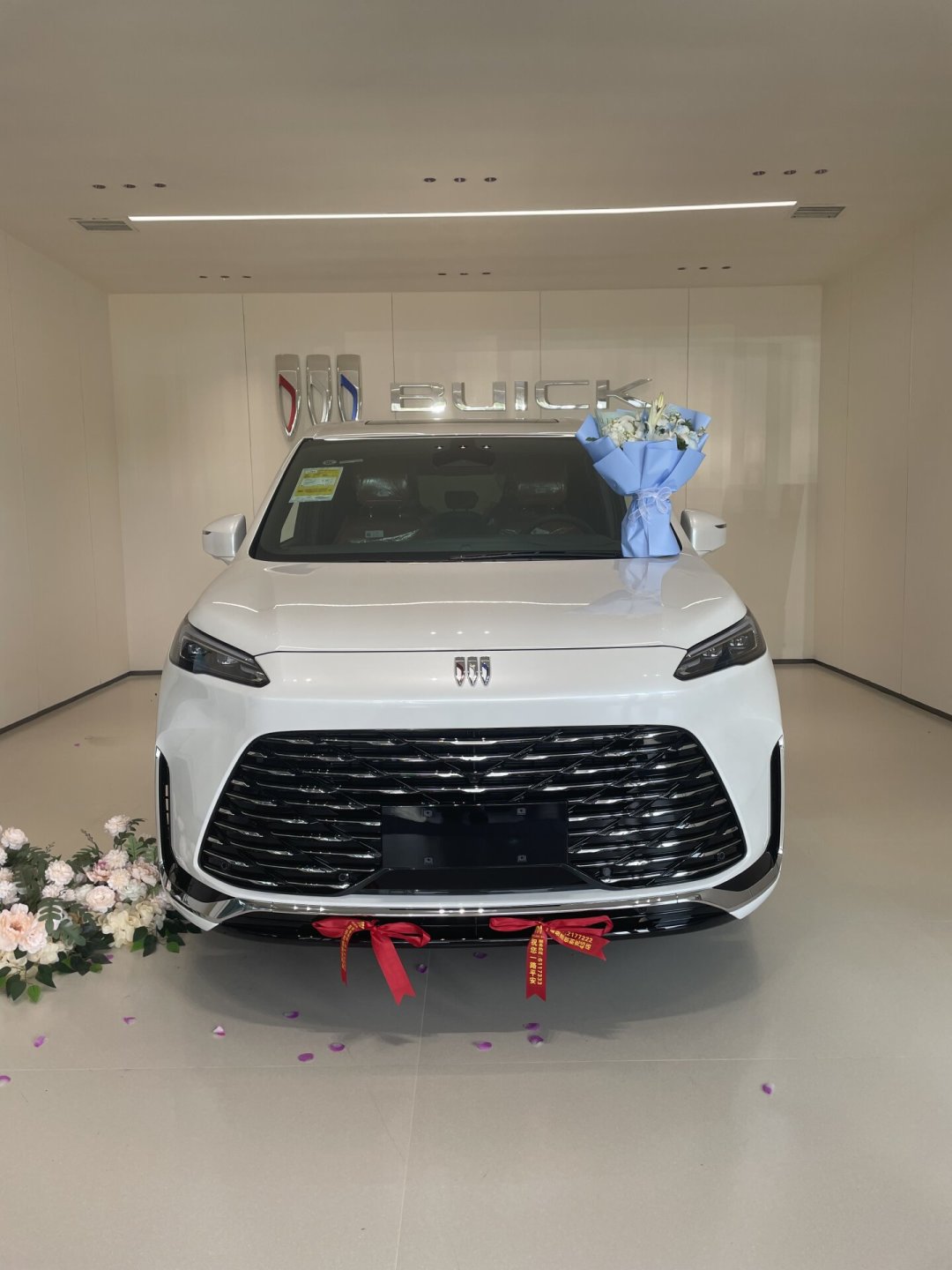 新GL8陆上公务舱成都车展限时24.49万上市:落地账算完,燃油反而比插混贵