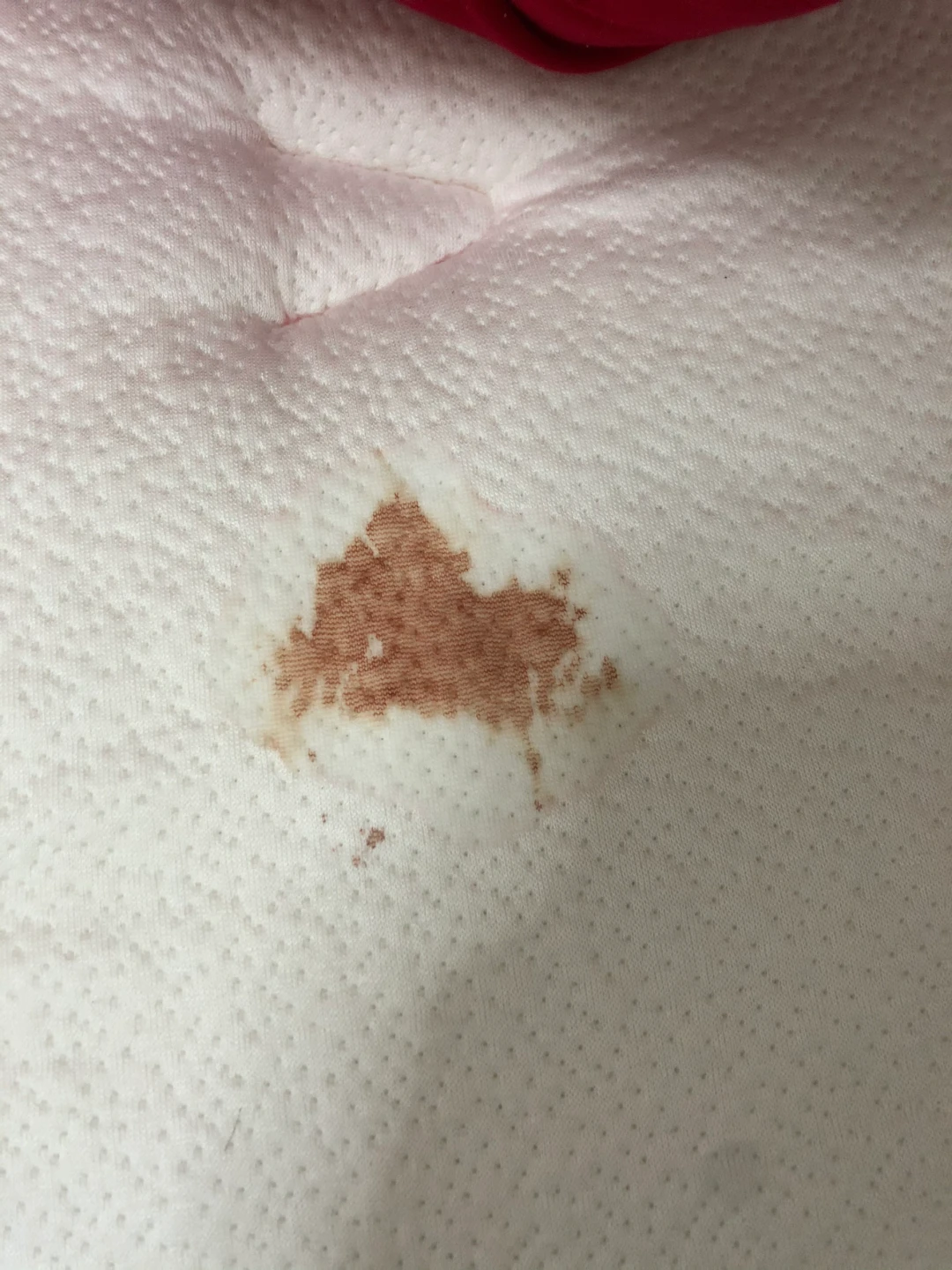 睡了一夏的床垫汗渍发黄,又不能洗不能扔:翻完3.2万赞爆帖、690赞评论验证和上门清洗翻车帖,我把去渍对照表和3-220元花钱梯子整理出来了