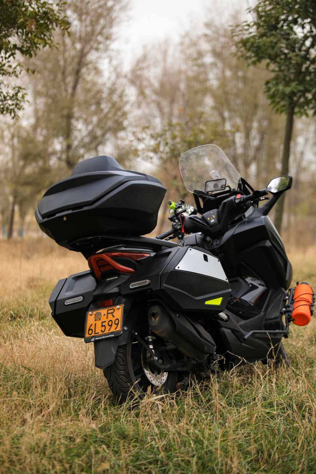 尾箱限载5kg,摩旅的人却敢塞十几公斤:秋季出发前,先算这笔“重量账”