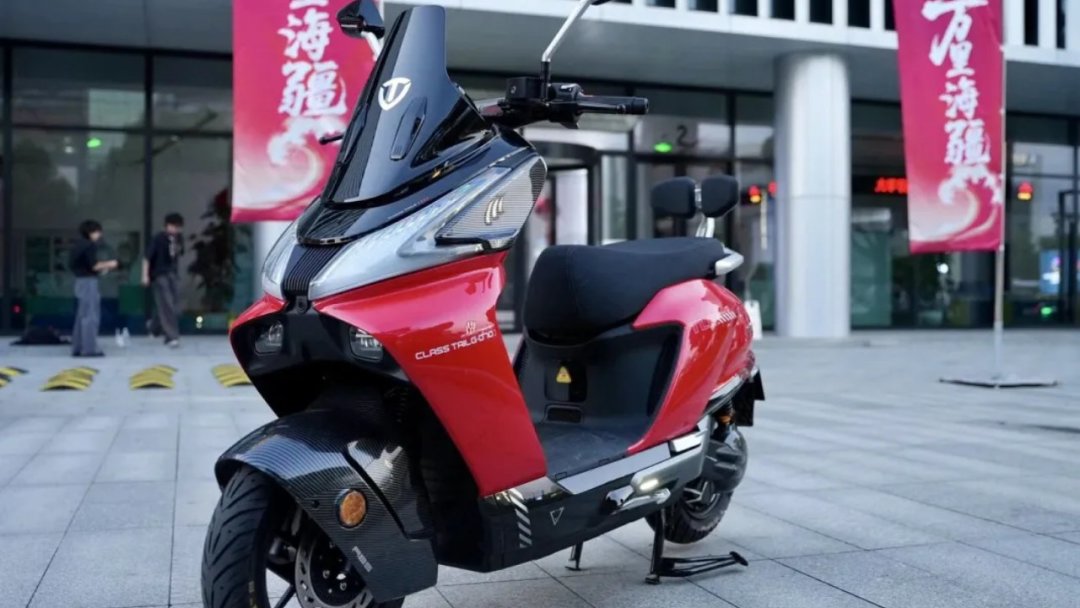 台铃快充电摩X9开始交付:14999元能插汽车快充桩,冲之前先把这3笔账算明白