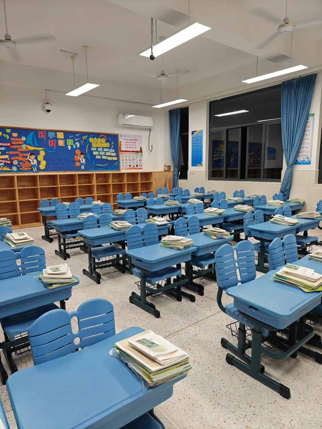 开学打扫教室的接龙又在班级群里开始了:自己去,还是凑钱请人?翻完4年热搜和保洁报价,我把这笔账算给你看