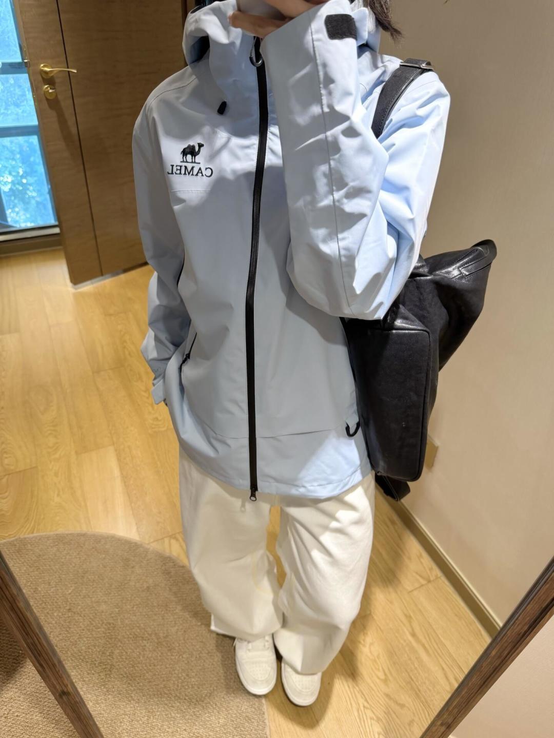 #冲锋衣显命苦#吵了快一年没结论:问题不在衣服,是你把登山款穿进了地铁