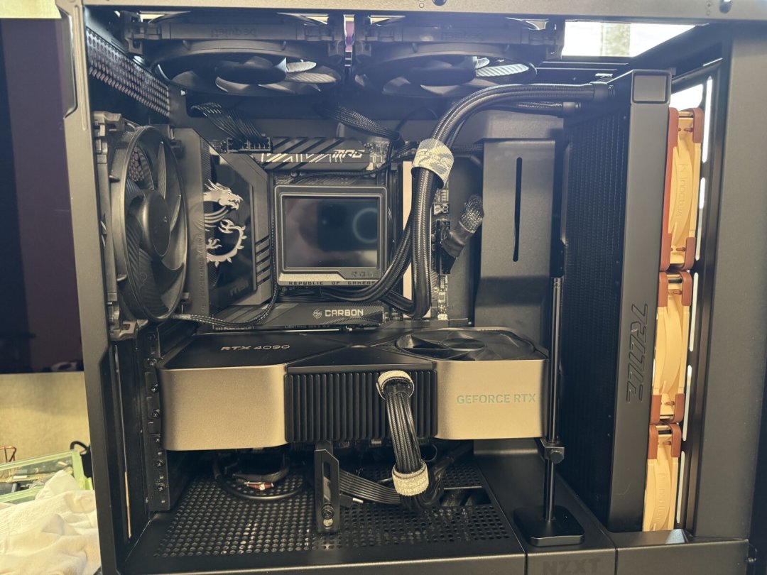 AMD客户端份额首次突破30%:开香槟之前,先看三组反方向的数据