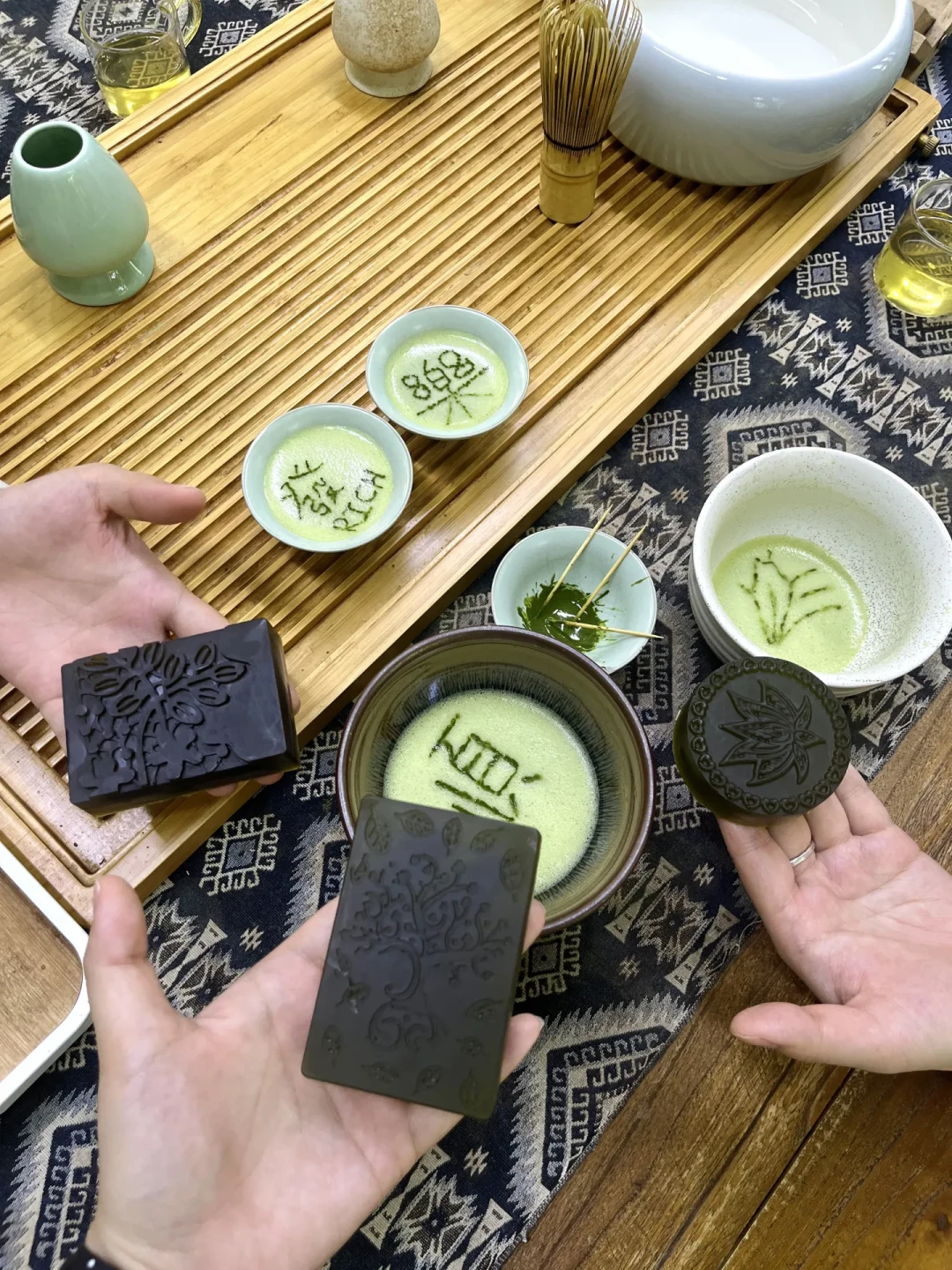 打了5分钟只有大泡泡、一搅就散:对完全网70多篇点茶翻车帖和抹茶粉测评,90%的人卡在买粉第一步,三档花法和5条红线一次说清