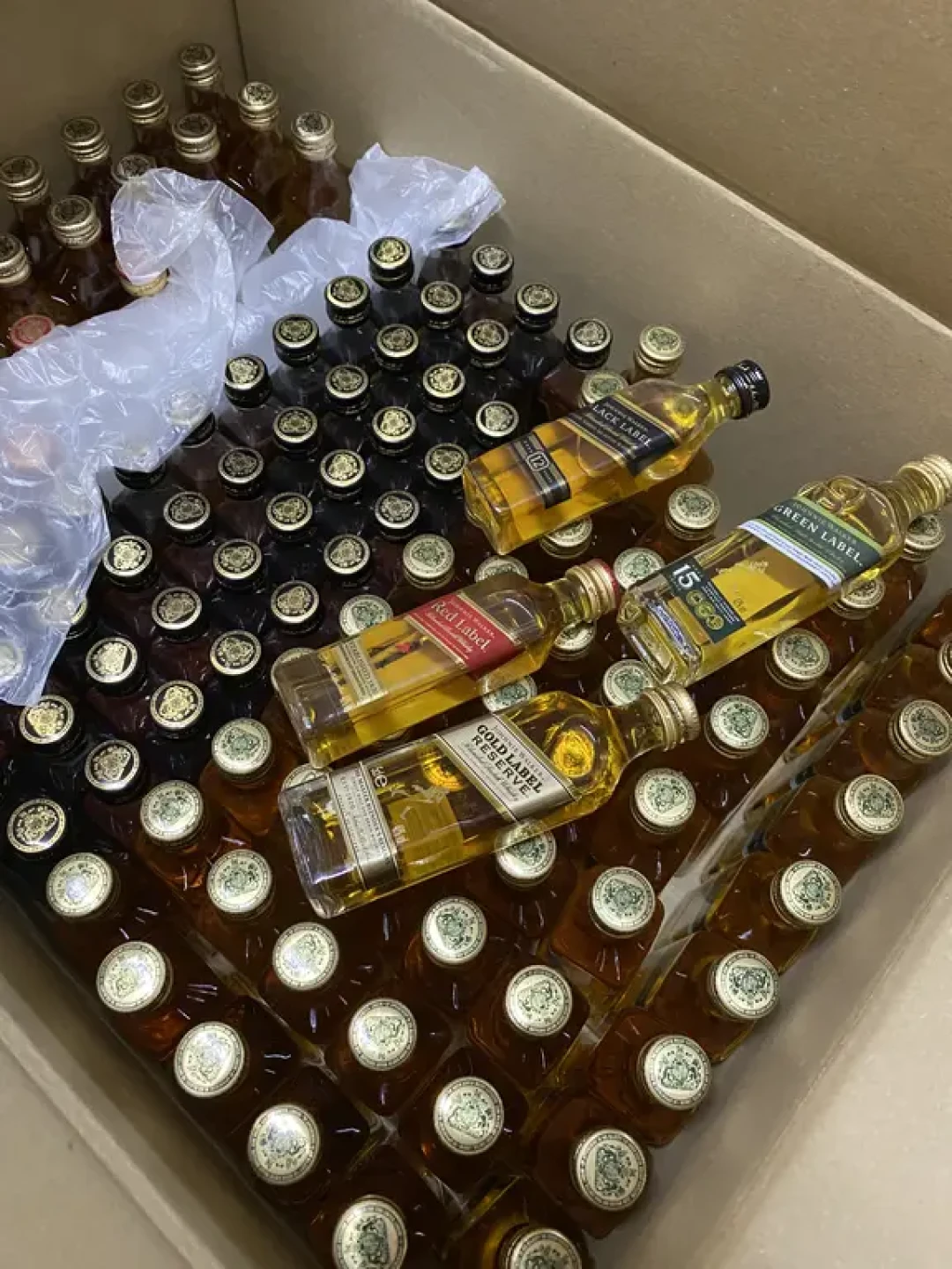 尊尼获加200ml小酒版刷屏B站:几十块一瓶的黑牌,算完毫升单价才知道划算给谁
