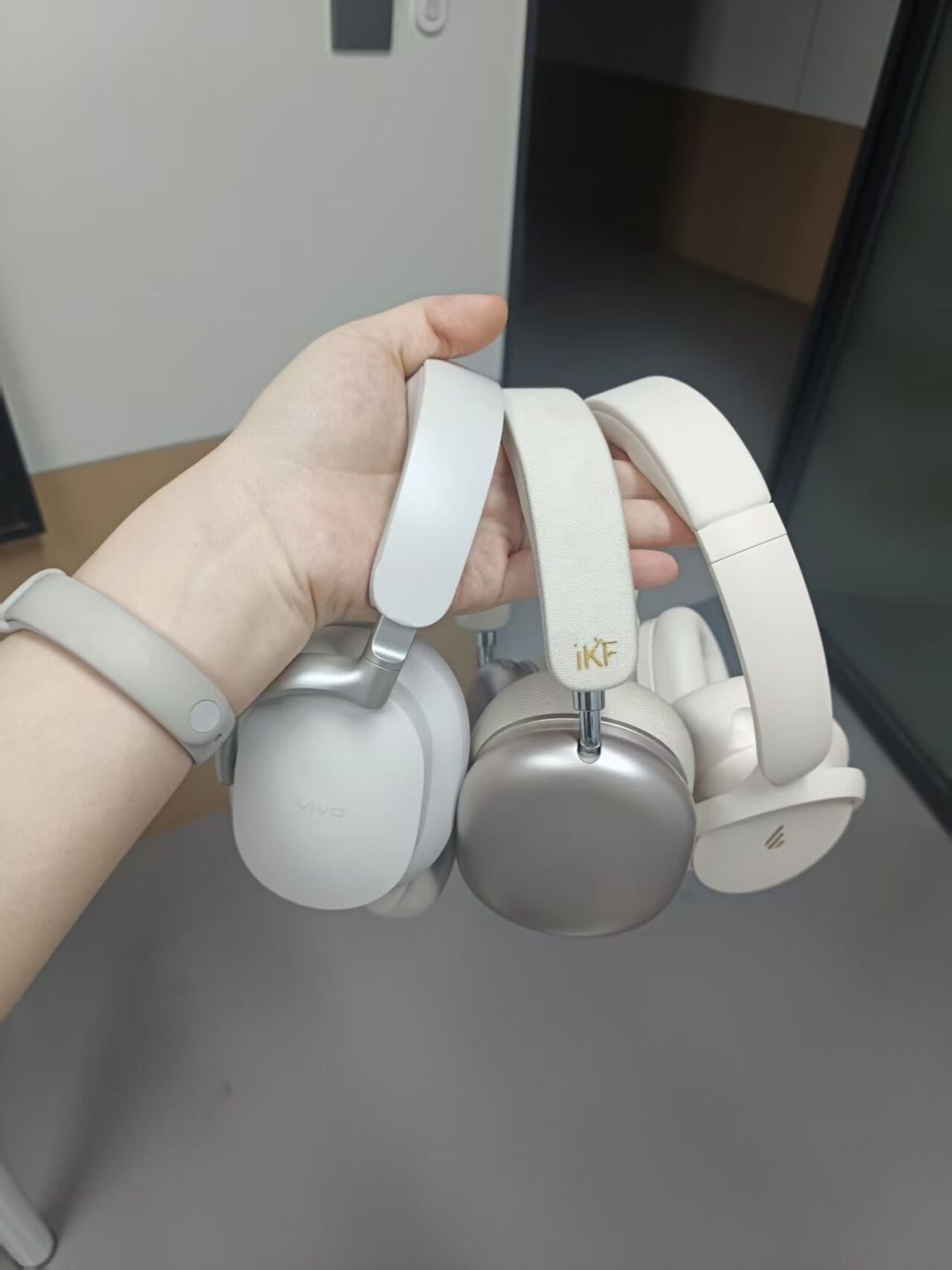 vivo的499元头戴降噪耳机,上市3个月口碑分裂成两半:罗小黑联名最后3天,对了10多个信源,说清谁能冲谁该走