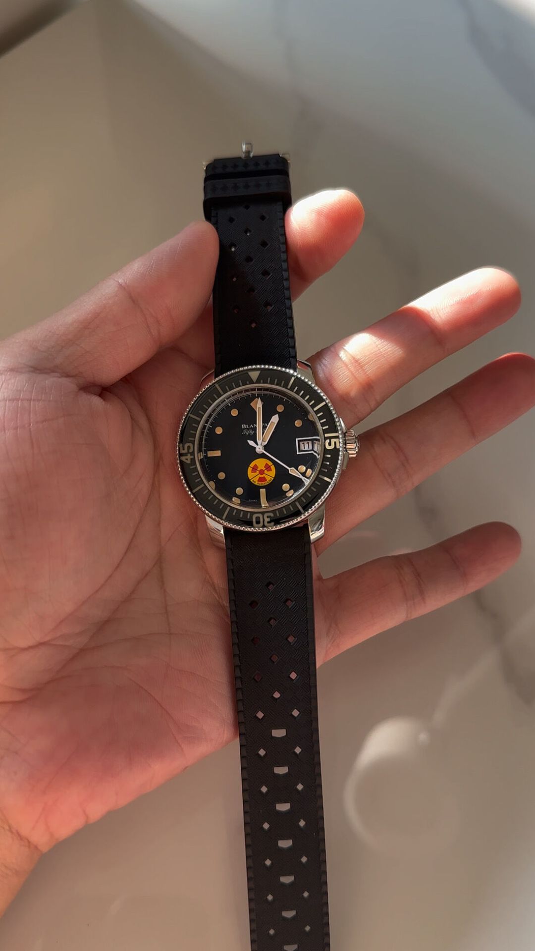 宝珀五十噚70周年限量款5903发布:37.4mm、公价120,500元,会像无辐射一样超公价吗?