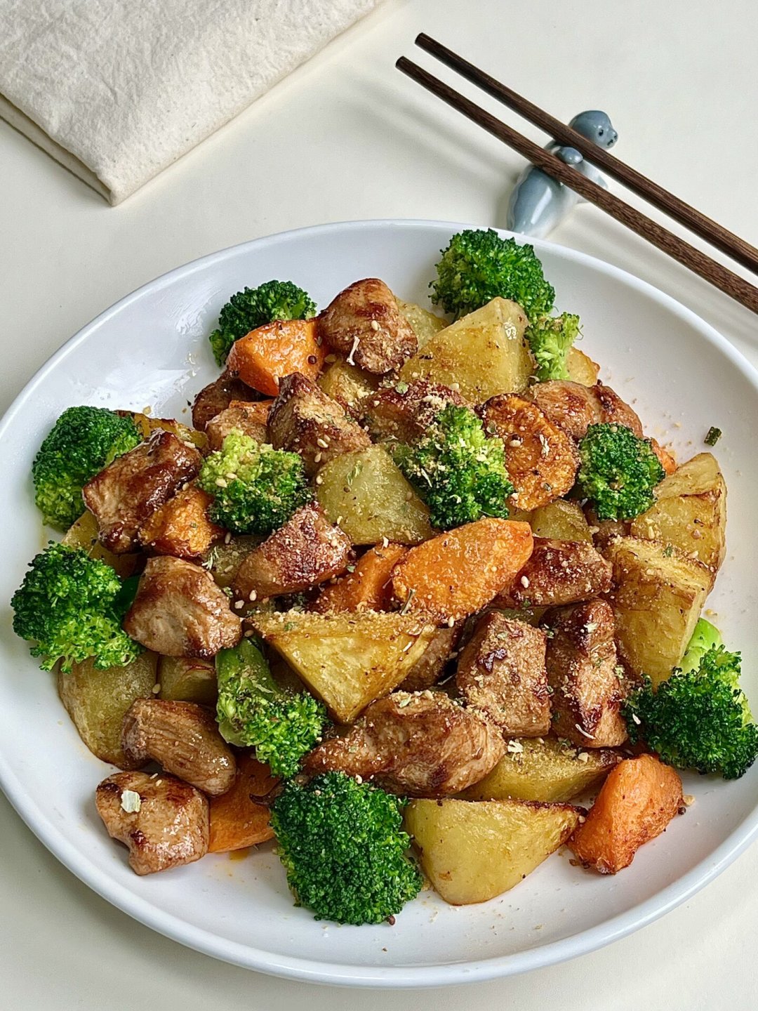 CPB饮食法号称“吃到饱、30天瘦14斤脂肪”:我把热量、营养、成本三笔账算了一遍,能瘦是真的,坑也有3个