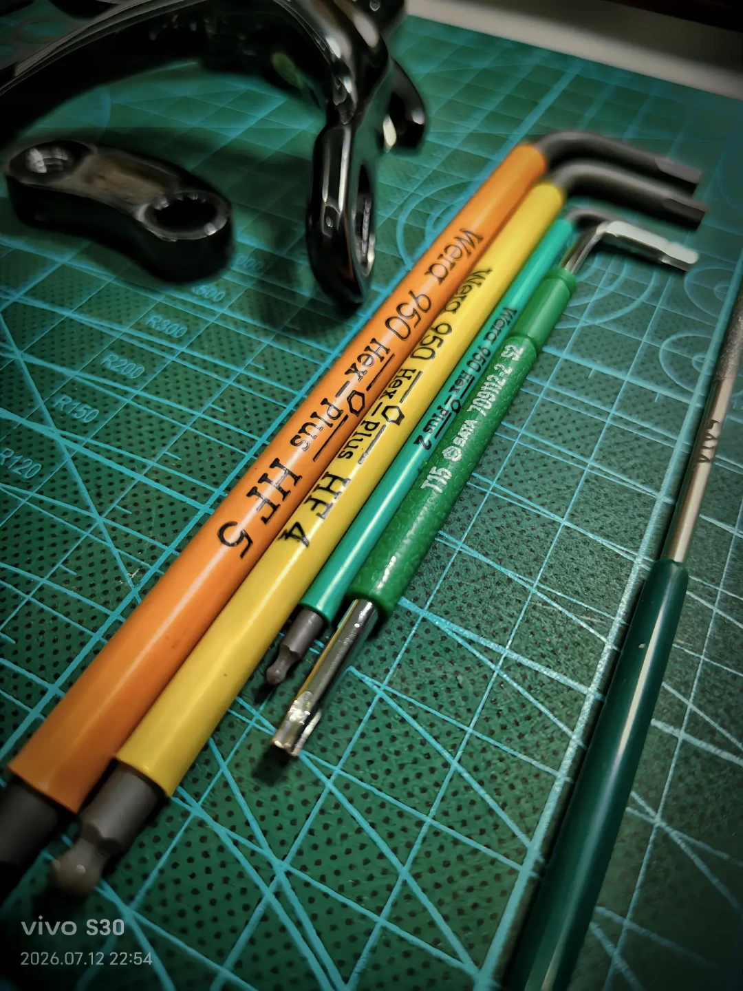 9块9的内六角和世达130元的彩虹套装,差的是智商税吗?翻完全网滑丝帖,我搞懂钱该怎么花了