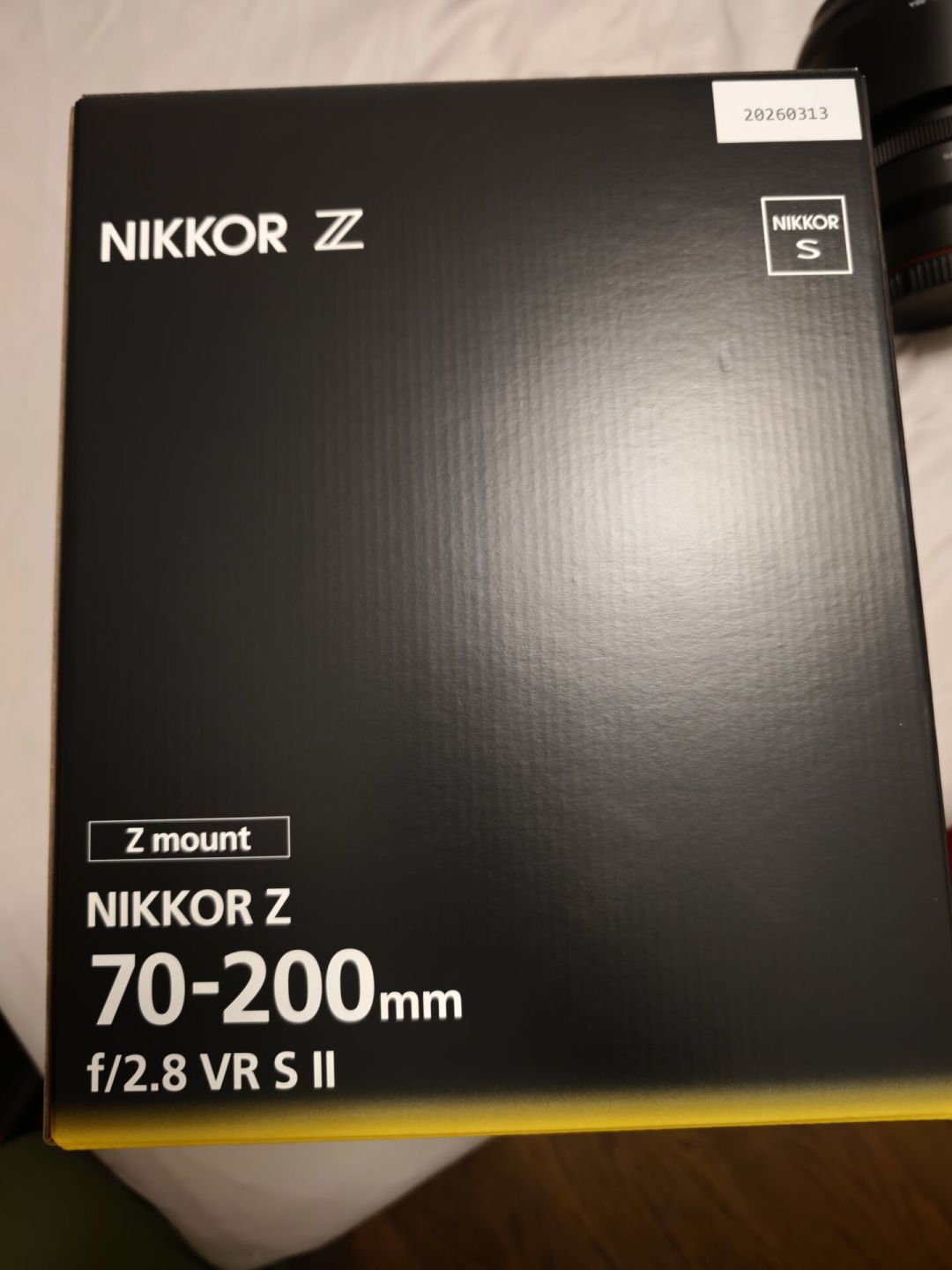 从19999跌到1.5万，口碑却吵得更凶：尼康70-200 II上市半年，这笔“轻量化税”终于算清了