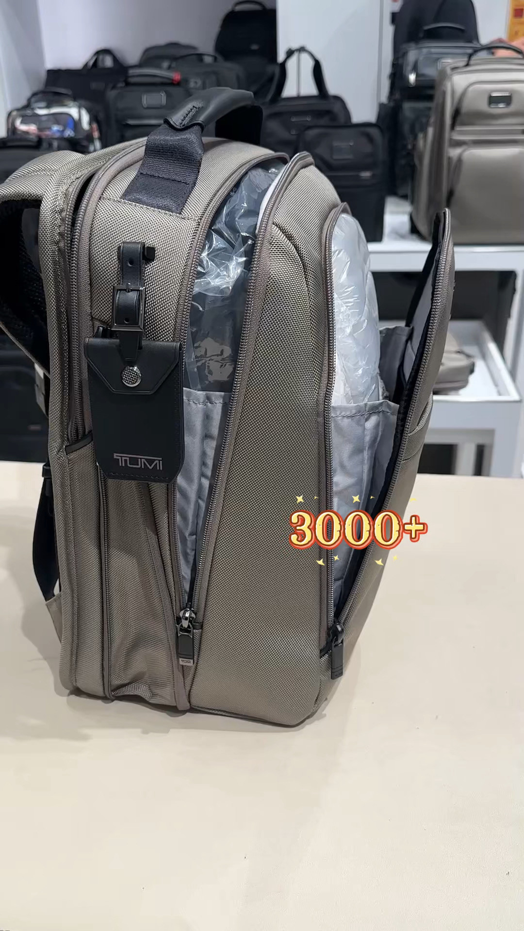想买TUMI但一直在等折扣?翻完近两年30多条晒价帖,该等的答案不止一个