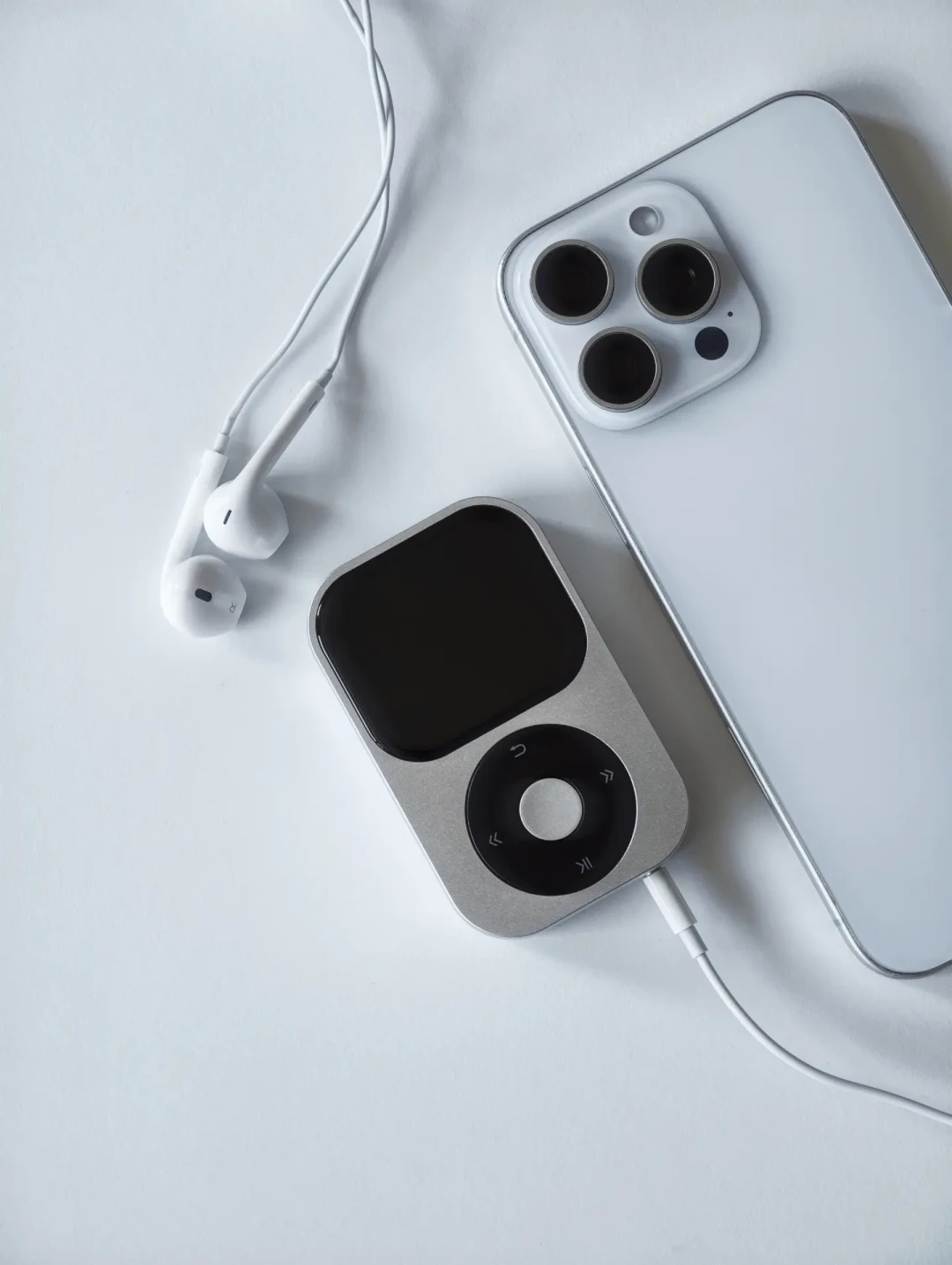 Walkman 的位置换人了:0元App、30元MP3、1398元复古新机、12800元复刻机,你的情怀买哪档?