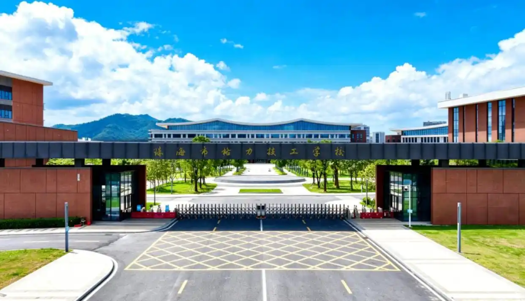 近7000人抢300个格力技校名额,学费最高1.5万/年:先别急着冲“入校即入企”,这三个误读先掰正