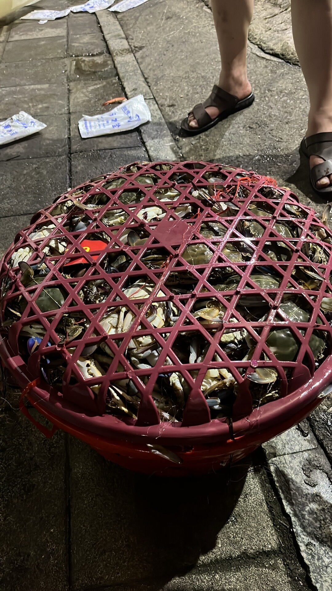 梭子蟹价格大跳水,拼筐能到20多元一斤,但头茬蟹可能空壳:抢头网鲜之前,先看这份跨城实价表和三种走法