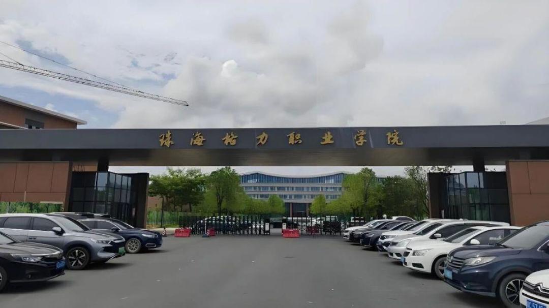 近7000人抢300个格力技校名额,学费最高1.5万/年:先别急着冲“入校即入企”,这三个误读先掰正