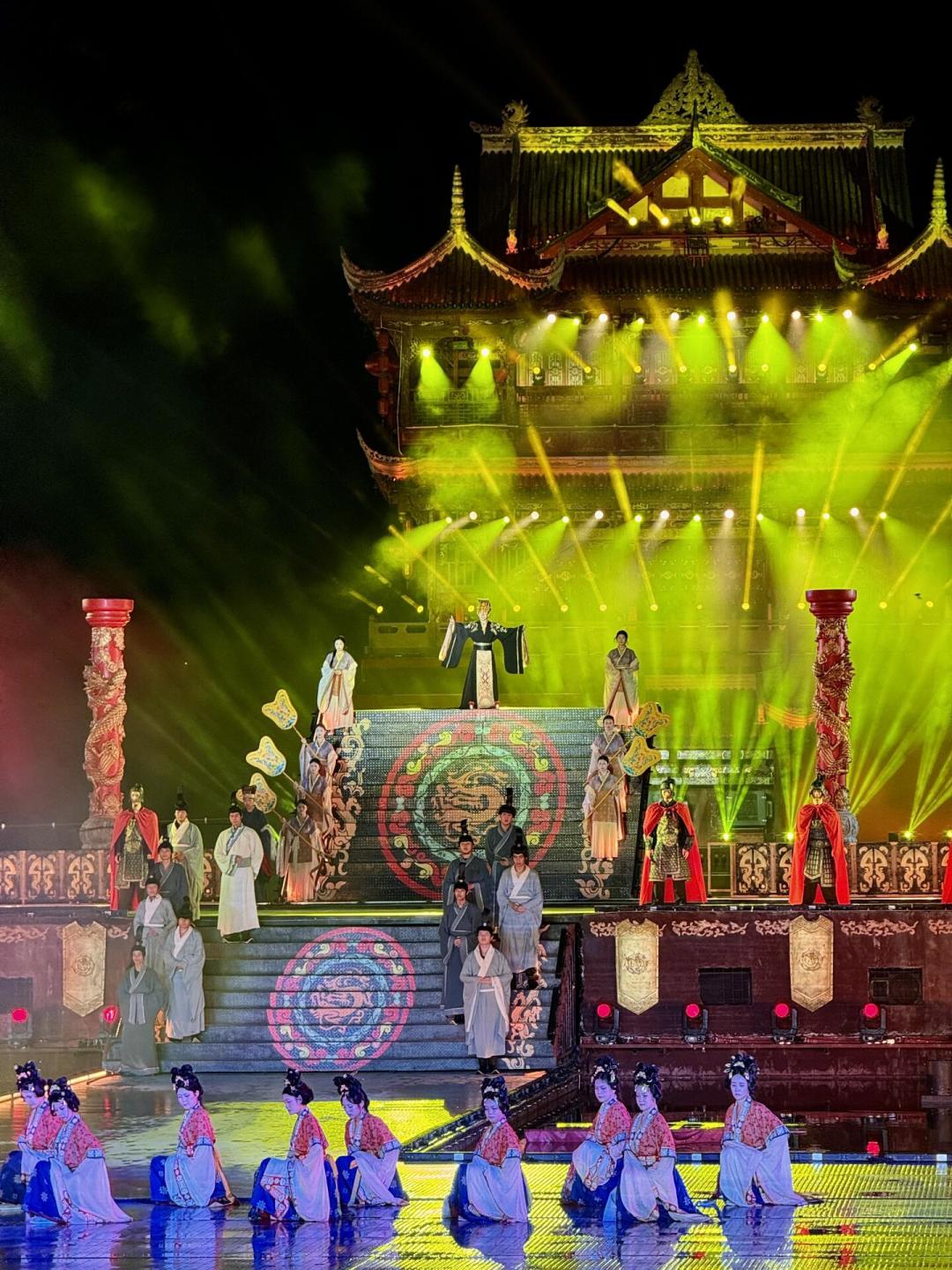 成都8月新开两台三国大秀:58元川剧夜秀、百元真火“火烧赤壁”,怎么选、怎么拼、怎么避坑,一篇说清