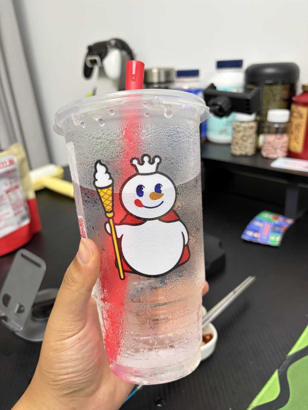 一边说