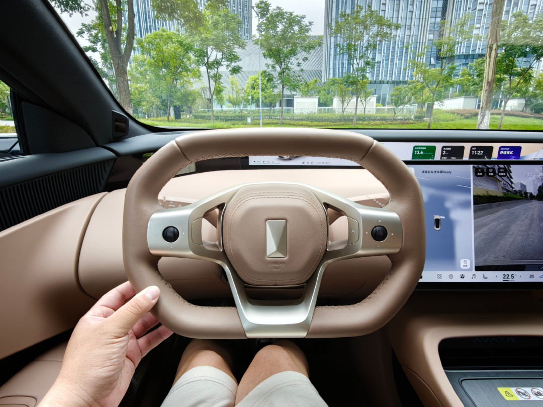 阿维塔12雨天智驾加速到125km/h追尾大货车:智驾关闭重启的那一刻,它“忘了”正在下雨