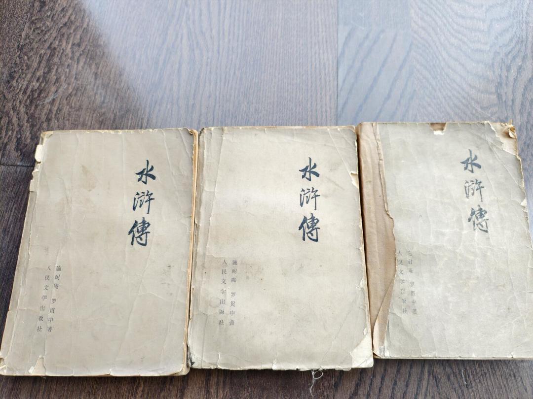 争论武松该不该杀嫂之前，先把原著前半段读完：他先告状了