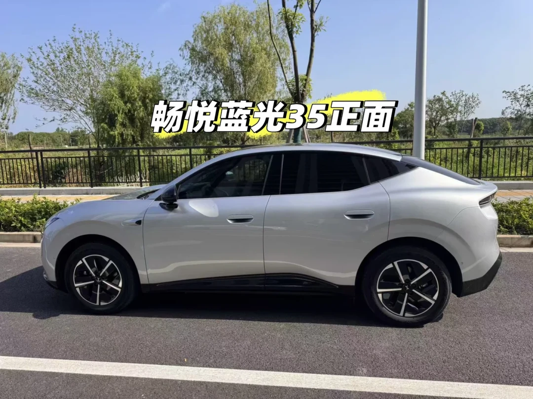 「师傅，给我贴最黑的膜」——翻完龙膜全系参数和几十条车主实测帖：越深越凉是误会，前挡有一条70%红线