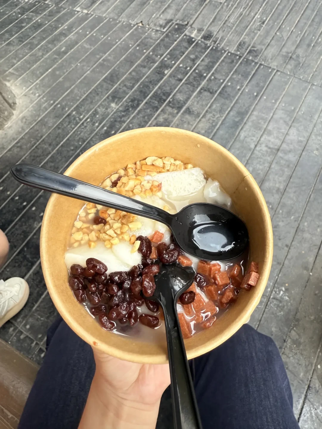 一条避雷帖把万岁山美食打负分,157条评论吵出一份必吃名单:记住这三档,人均30块以内吃好