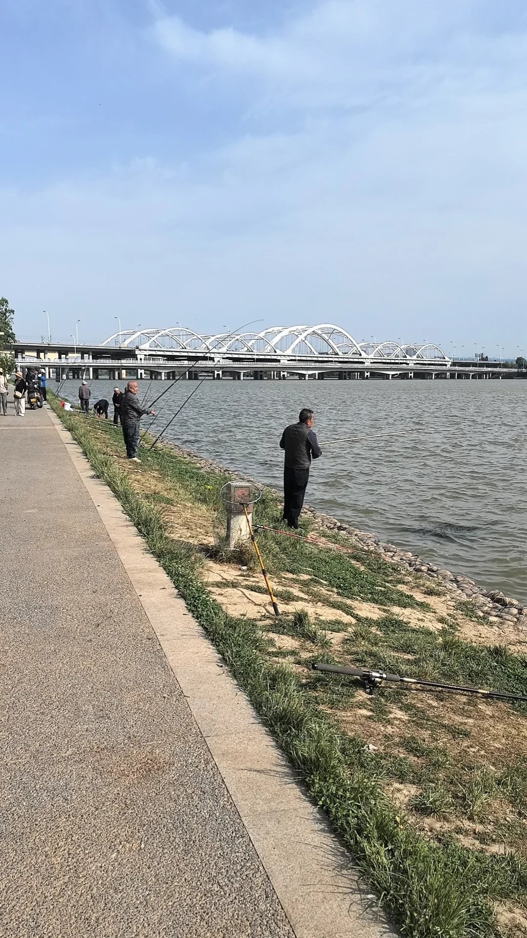 24日后北方迎一轮降温：降温钓鱼到底哪一天好钓？化绍新和邓刚都吵起来了，翻遍全网说法整理成三种降温