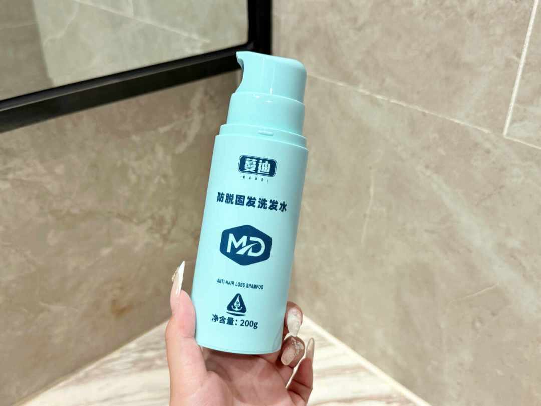 医生辟谣“防脱洗发水不靠谱”,排行榜一天量产20篇:翻完两边,我整理出它能防什么、不能防什么