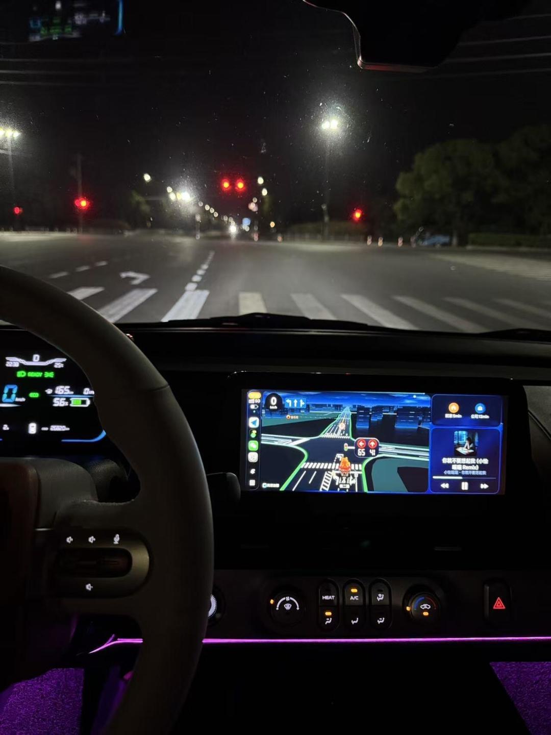 问界、特斯拉集体回头补CarPlay:你的车没有?四条路从79元起