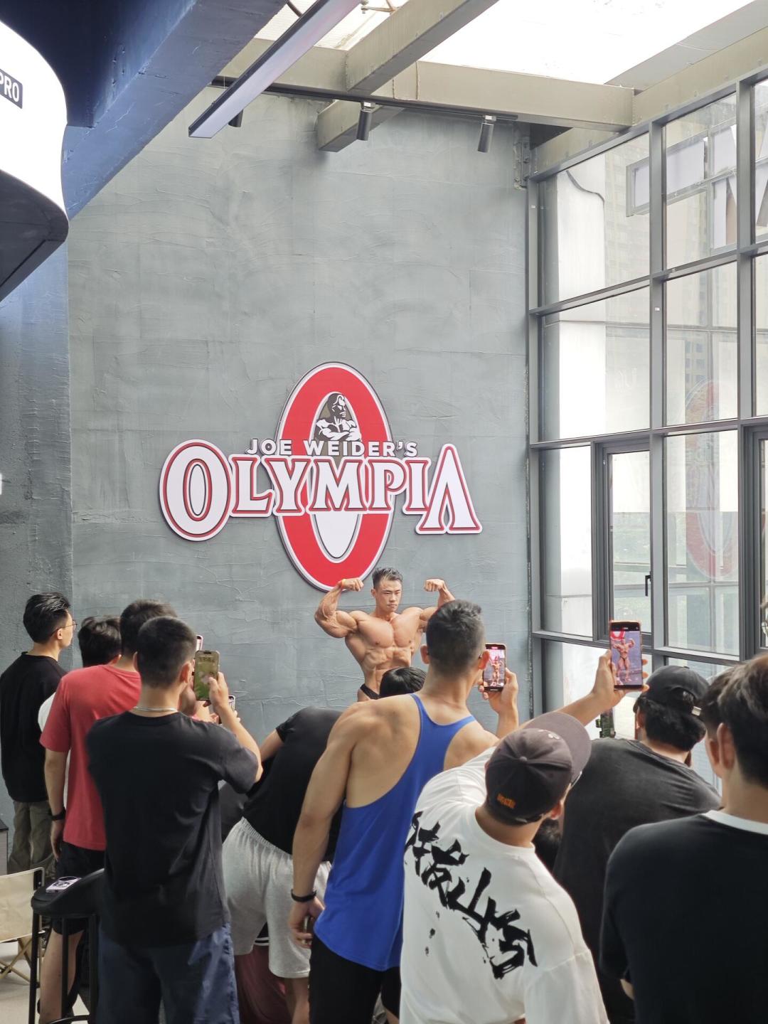 一条“黑丝”弹幕让陈康当场破防:奥赛前最后40天,运动员的身体到底在经历什么