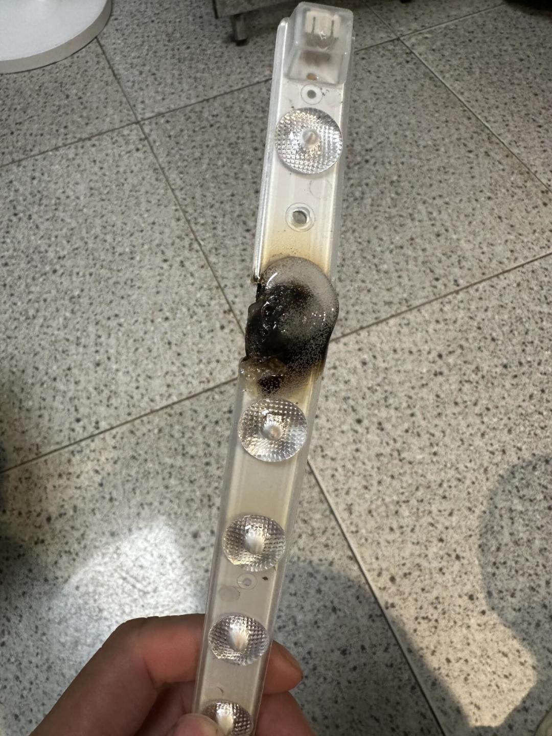 易来灯带又有人烧了:翻完小红书抖音20多篇帖,我发现选灯带先别看型号,先看家里留的线