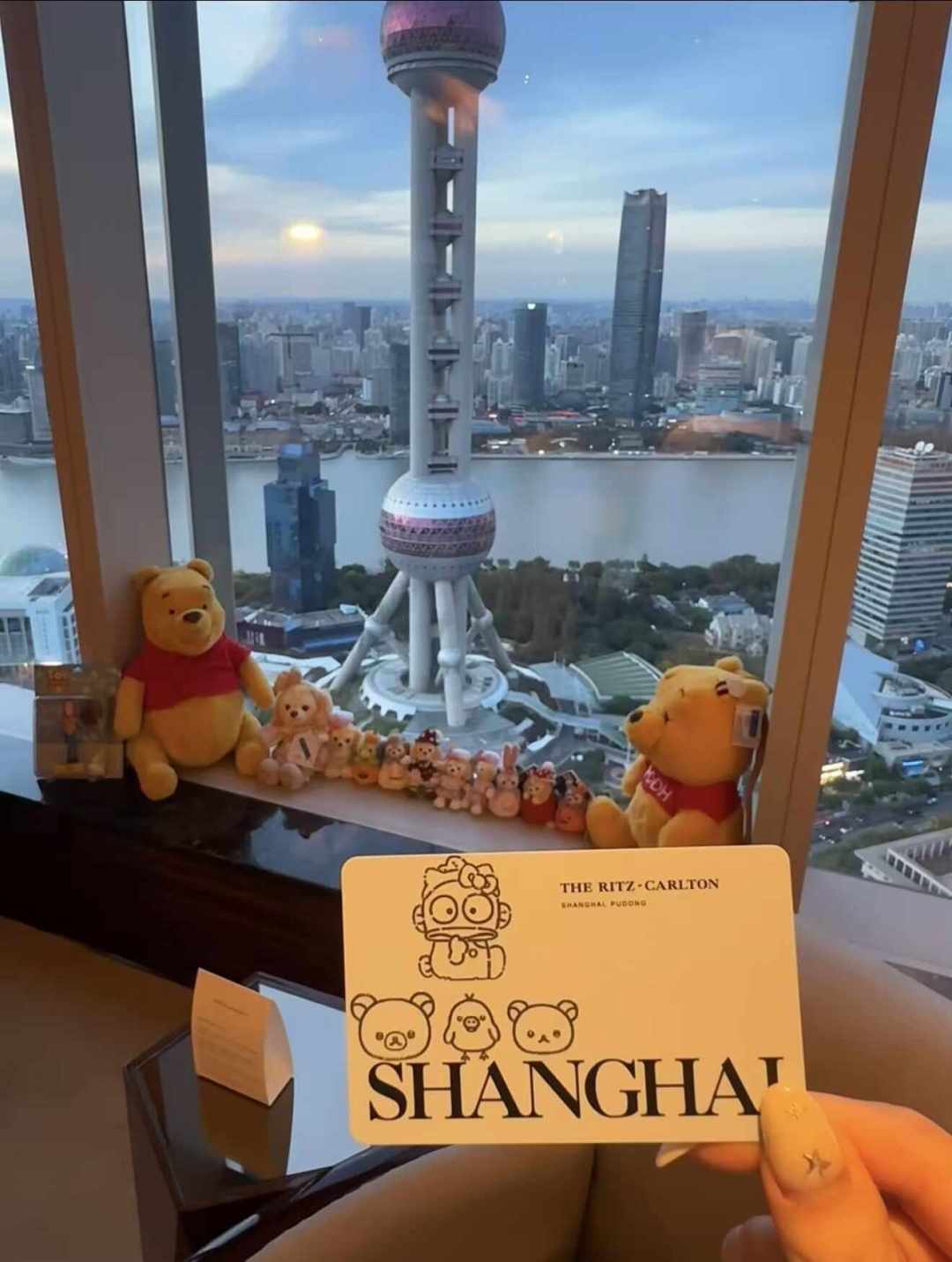 15人拼一间3000元/晚的丽思房间上热搜,但拼拍早就是一门成熟生意:翻了全网约40条开团帖,算清159元拍丽思的成本和坑