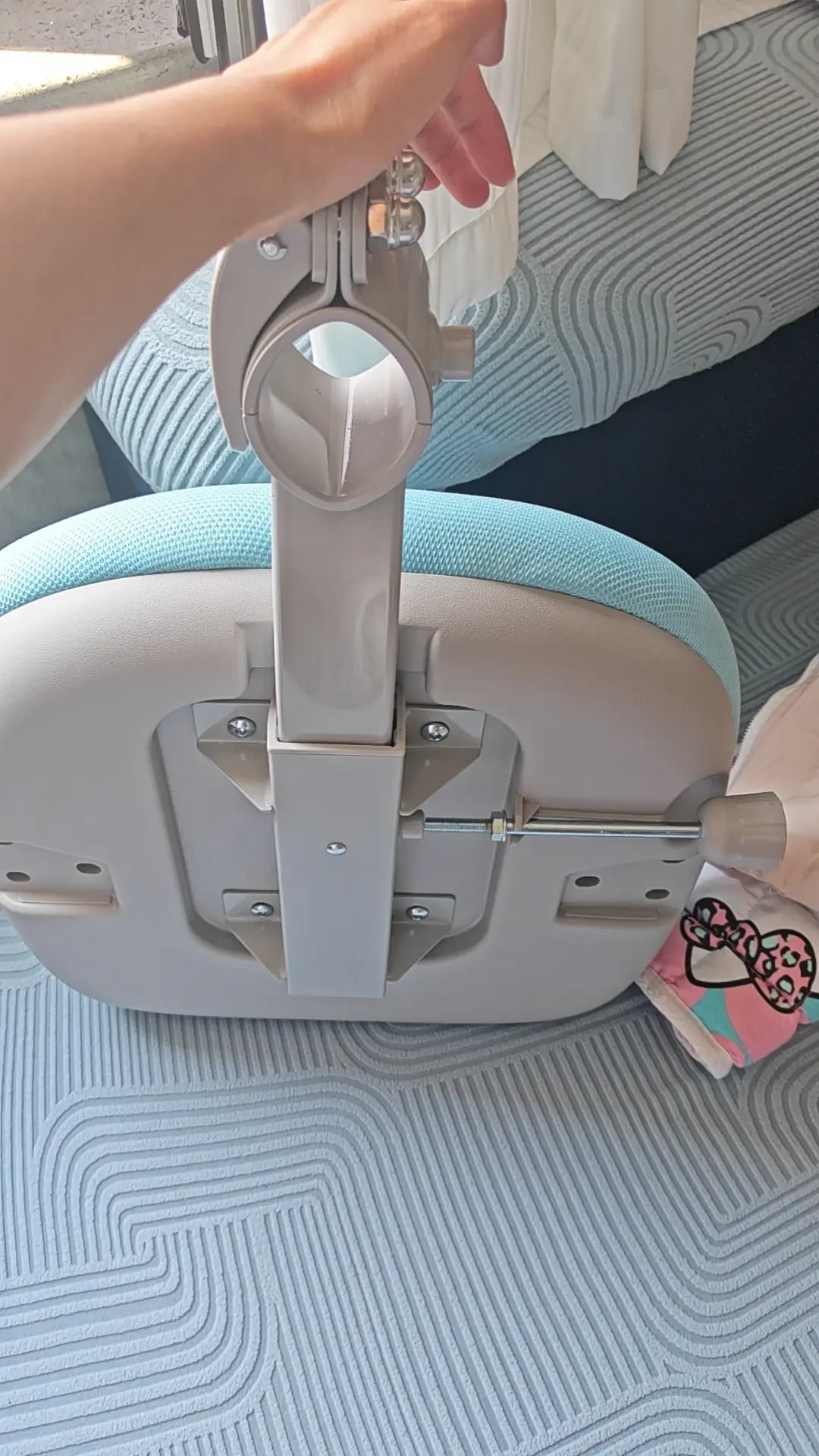 爱果乐学习椅用一年座垫又脏又塌?先别拆洗:全网验证过的5条路,各有各的坑