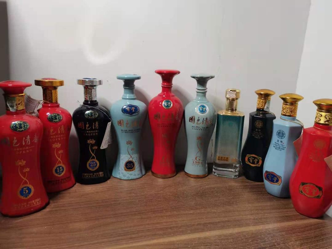 大家都在抢自由爱,但我想聊聊宝丰的嫡系:从30块的大曲到国色清香,逐档对标汾酒