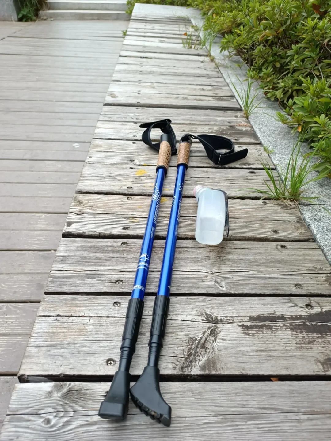 北欧式健走今夏又火了:别抄起登山杖就走,翻完最新研究,我把几十元到LEKI的差价搞清了