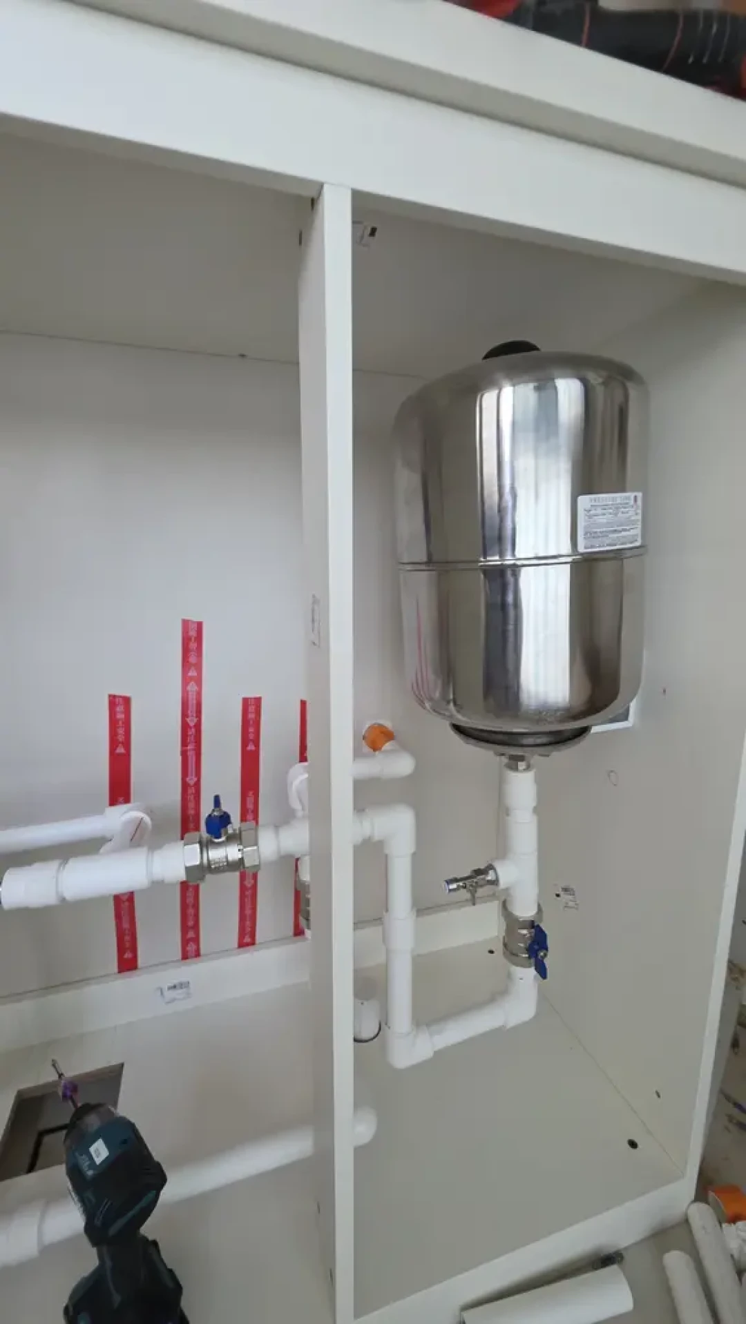 全屋净水装完出水慢得像滴漏?格兰富增压泵要不要装、装在哪、怎么选,这篇一次说清