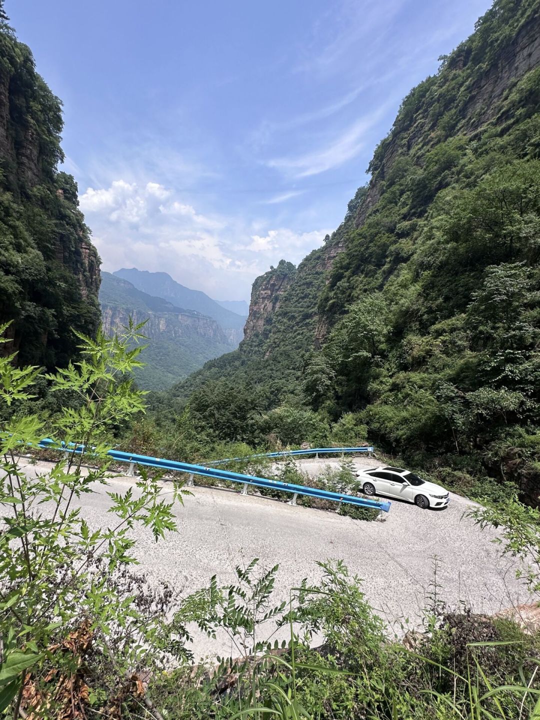 太行十六拐接连有车趴窝，我翻完30多条挑战视频和500条评论：多数车输的不是动力