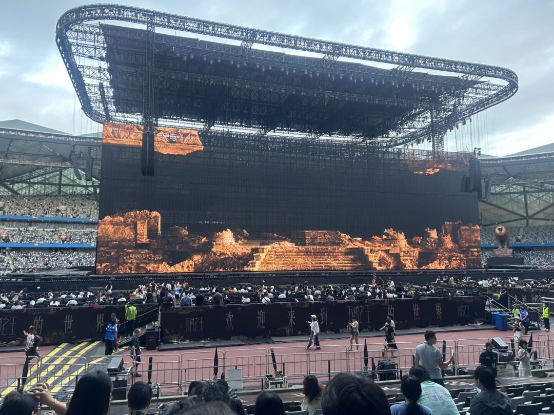 薛之谦“万兽之王”深圳首夜实测复盘：安检比指南松、座位配雨衣，剩余场次去之前按这篇调整