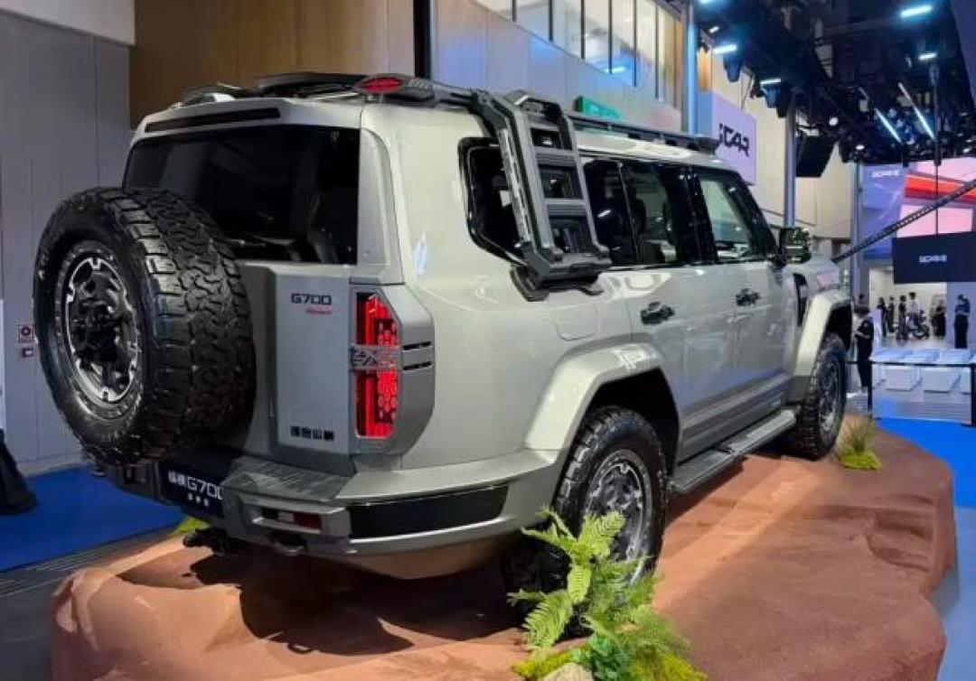 纵横G700摩押版成都车展上市:36.99万带原厂氮气减震和绞盘位,硬核越野的「提车即玩」来了