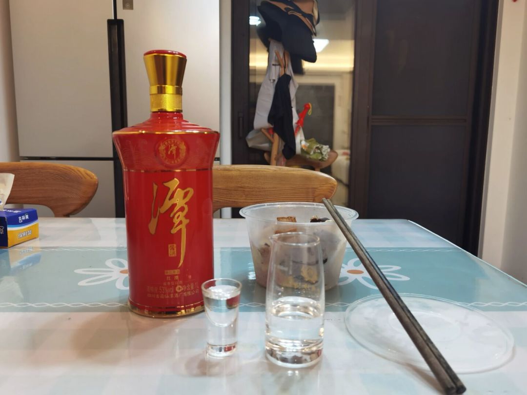 中秋前,潭酒“大瓶装”被炒起来了:公斤红潭一百多一斤、五斤紫龙潭18不到千元一坛,真划算吗