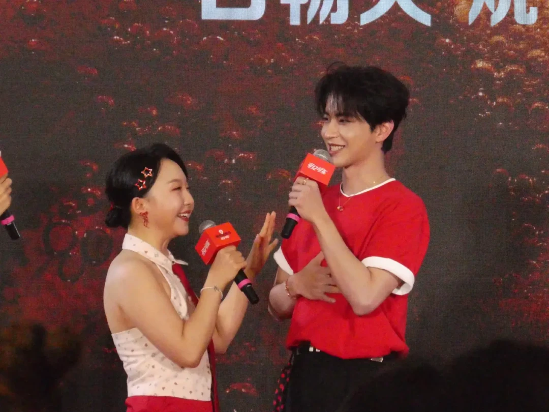 《五十公里桃花坞6》收官一个月，“辣鑫窝子”还在天天发糖：这对“假结婚”CP，值得磕吗？