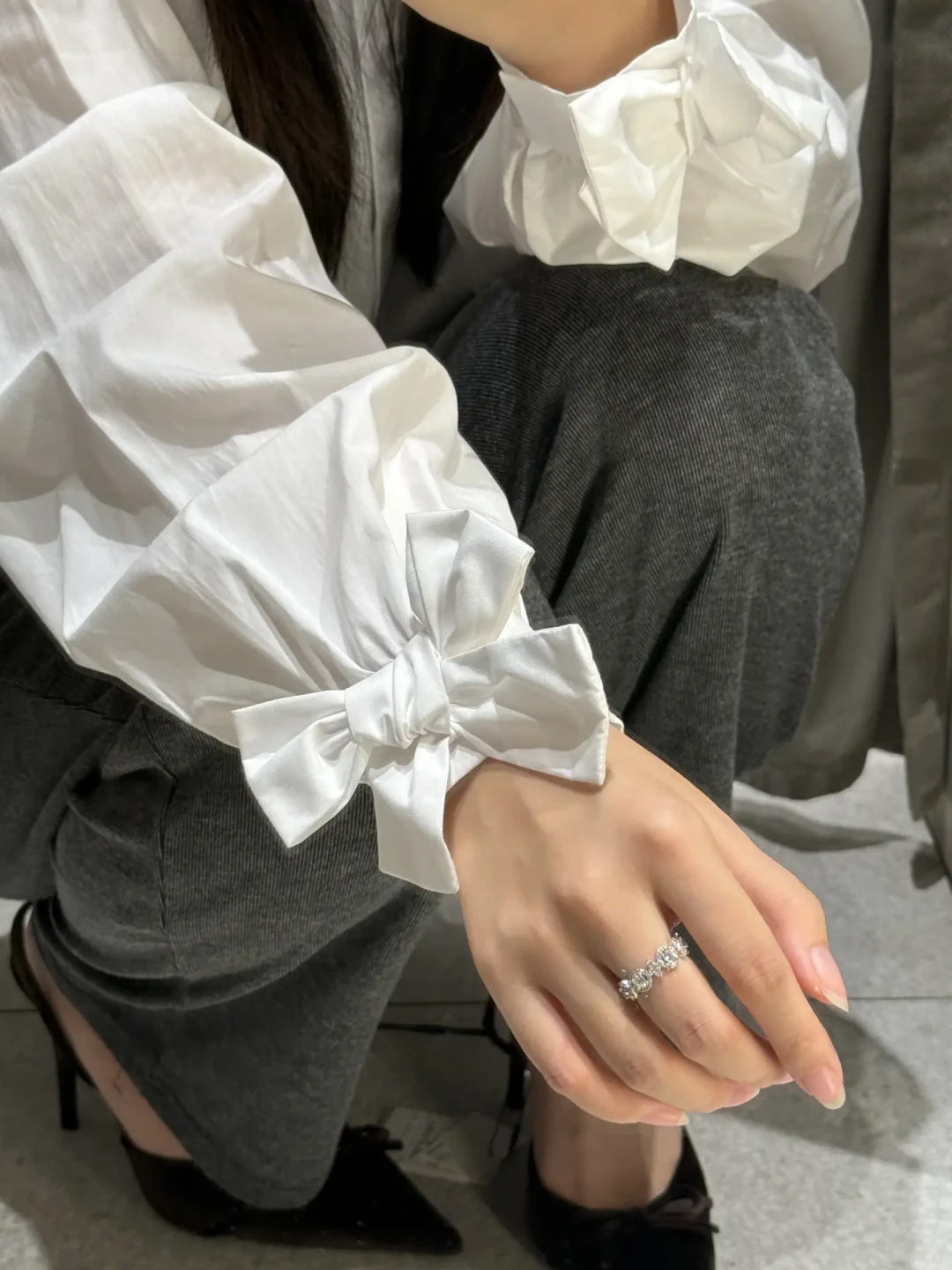 秀场出场率最高的蝴蝶结元素,为什么很多人不敢买:3种穿法不显嫩也不廉价