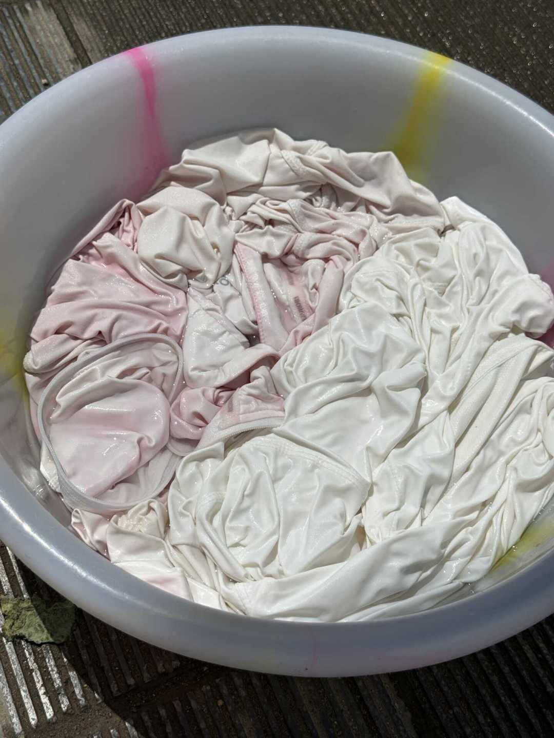 防晒衣洗几次就失效?翻了国标和4家消委会试验,终于知道该洗、该换还是该趁开学季囤