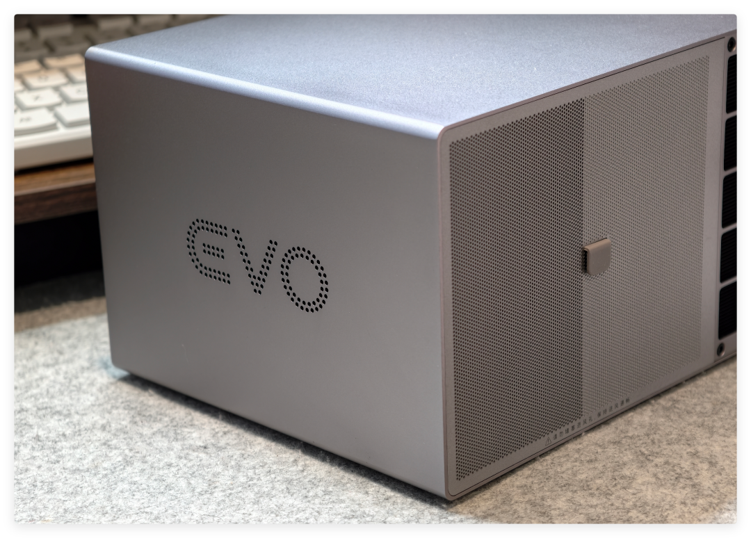 飞牛EVO4 Pro今天官宣:万兆+4机械+4固态,但评论区都在算硬盘的钱