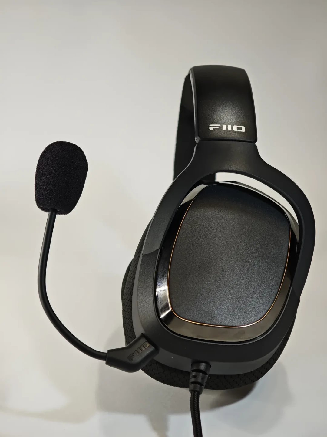 这月十家HiFi厂冲进电竞,最受关注的跨界新品当场翻车:想拿塞子打游戏的发烧友,其实只有三条路