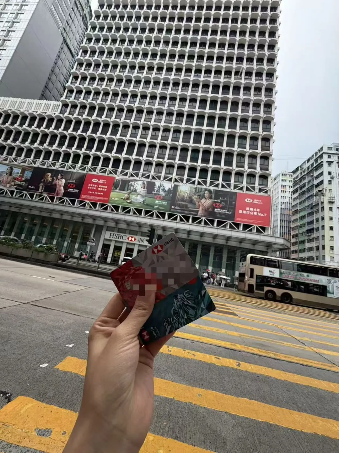 汇丰第二台自助开卡机落地旺角:walk-in当场拿红狮子,队比启德少一大截,先看完这4条硬条件再动身